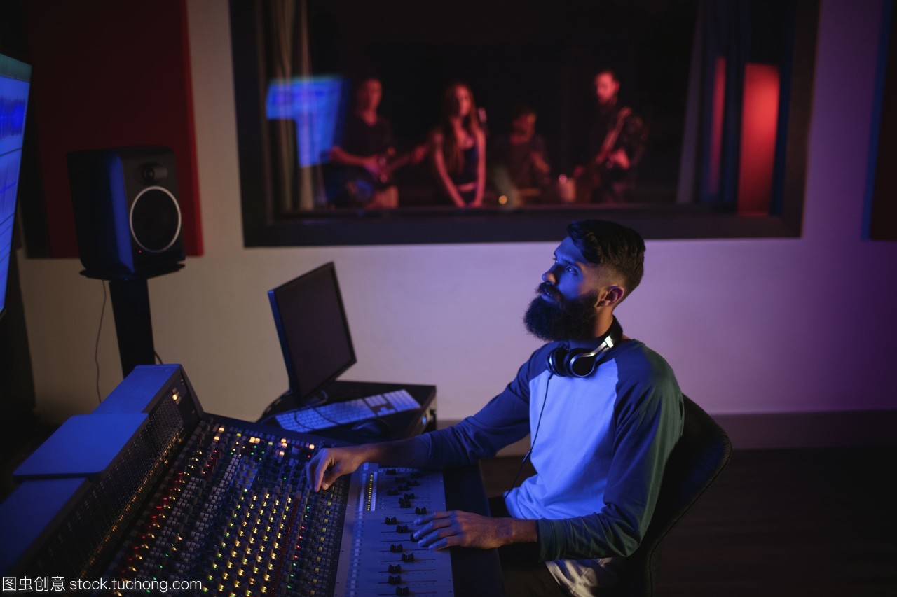 音樂作曲家的錄音室之旅 從創作到成品的藝術過程